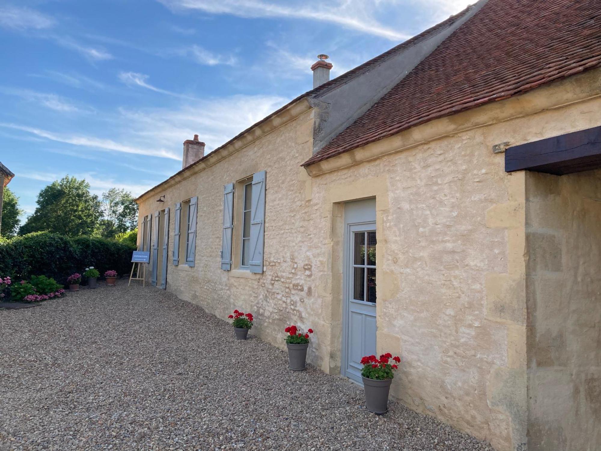 Chez Anne - Chambre Avec Salle De Bain Privative Menetou-Couture Exterior foto